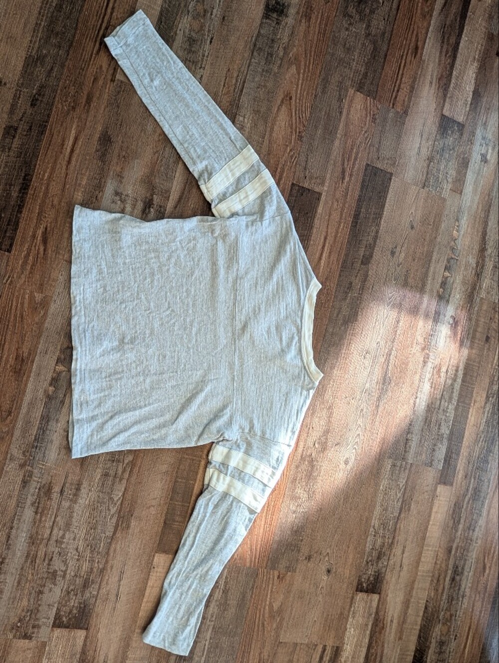 Faherty Sunwashed Crew V Neck Long Sleeve Gray Varsity Organic Cotton Shirt Sz S - Picture 4 of 16